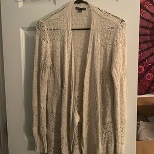 Long and light sweater; excellent condition